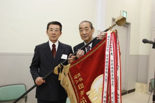 最優秀鳩舎賞全国1位(下田勝幸鳩舎・左)