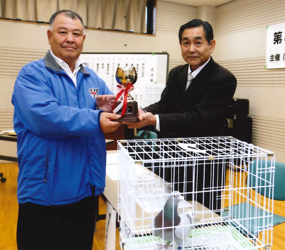 総合1席を獲得した山崎 清鳩舎