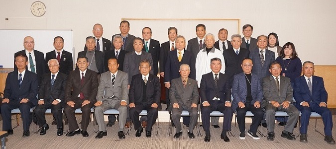 当協会役員一同と来賓との記念撮影
