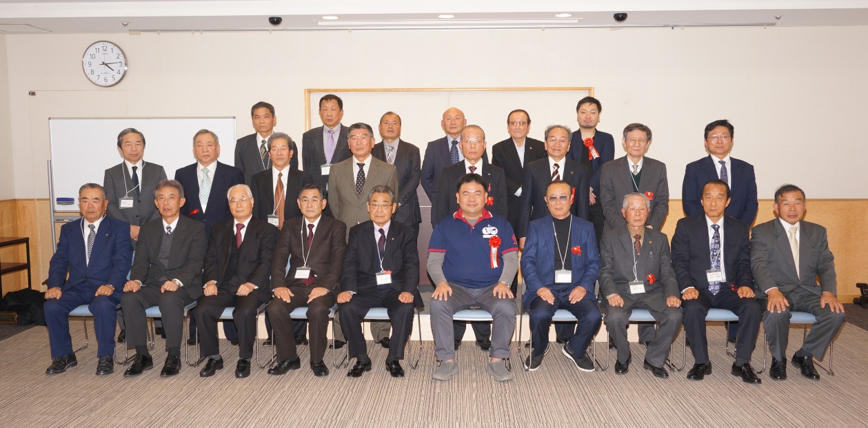 当協会役員一同と来賓との記念撮影
