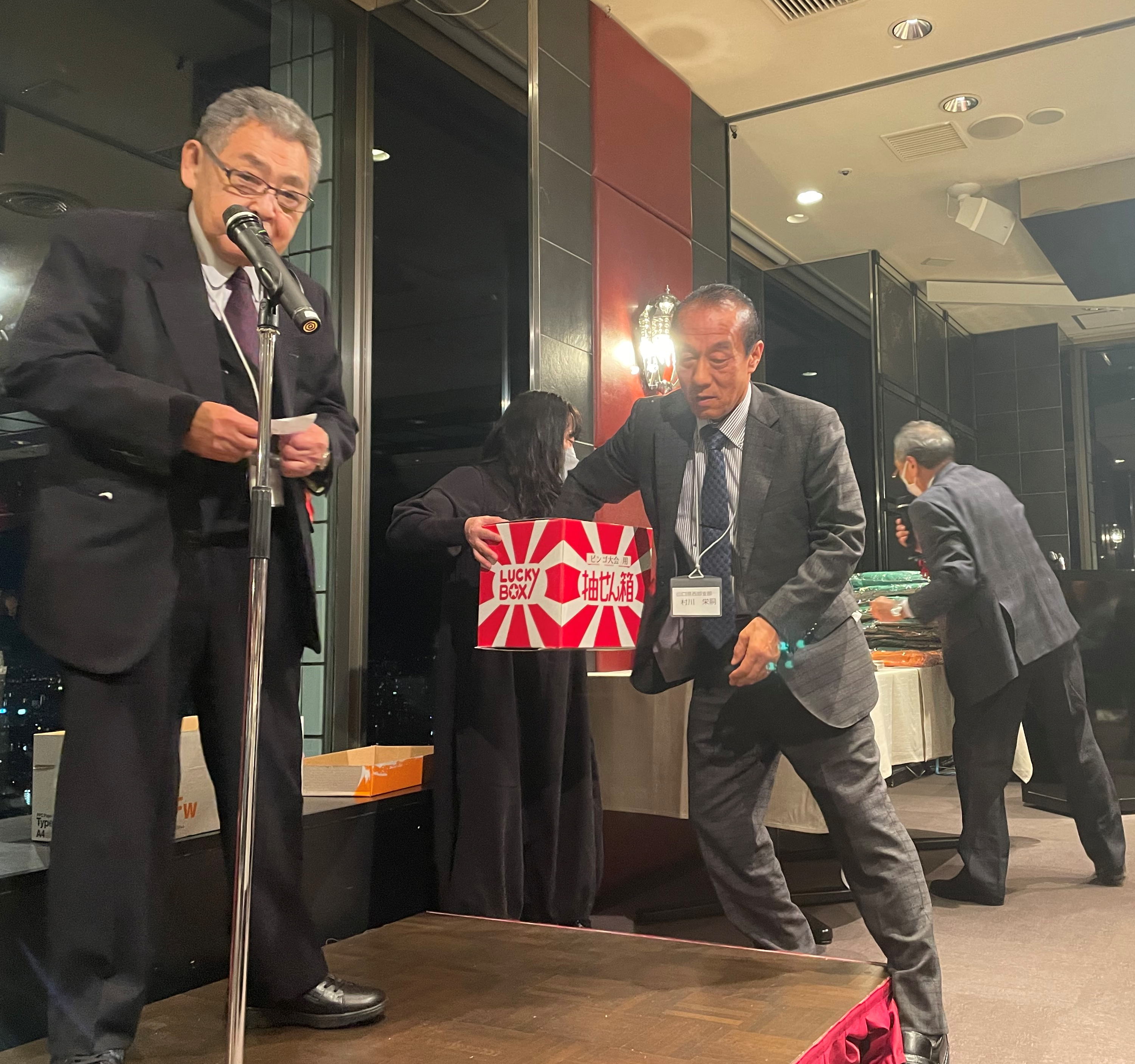 ビンゴ大会で大忙し