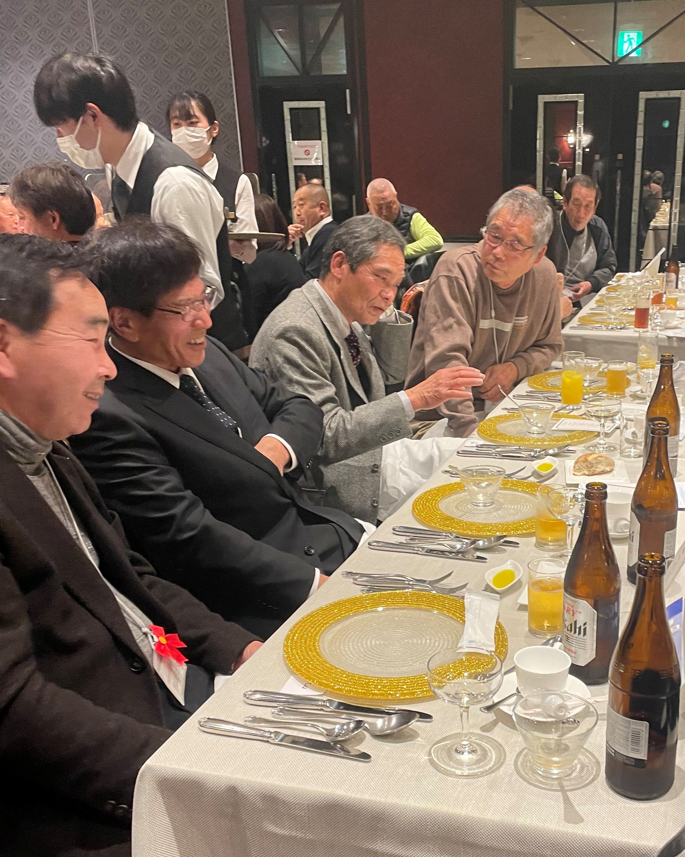 鳩談義は尽きない